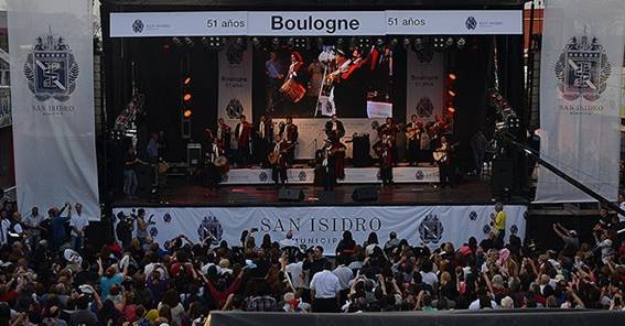 Multitudinario show del Chaqueño Palavecino en el anivesario de Boulogne