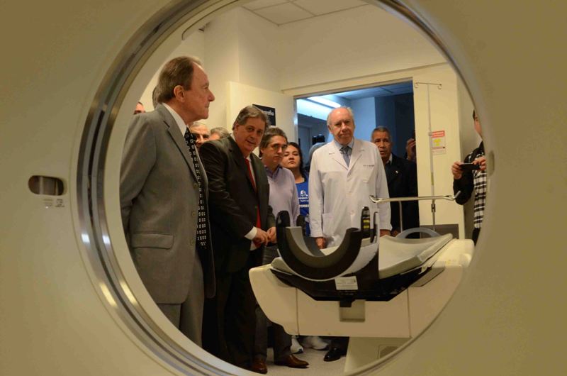 El equipo fue inaugurado oficialmente hoy por el ministro de Salud de Daniel Scioli, Alejandro Collia, el diputado provincial, Guido Lorenzino, y el candidato a intendente de esa localidad, Enrique García. El equipo fue inaugurado oficialmente hoy por el ministro de Salud de Daniel Scioli, Alejandro Collia, el diputado provincial, Guido Lorenzino, y el candidato a intendente de esa localidad, Enrique García.