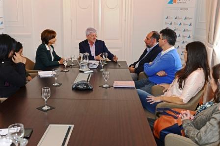 El Intendente Luis Andreotti convocó a los directivos del colegio secundario N° 14, concretó un acuerdo con el Consejo Escolar y firmó el acta de inicio de obra para dos nuevos salones, El Intendente Luis Andreotti convocó a los directivos del colegio secundario N° 14, concretó un acuerdo con el Consejo Escolar y firmó el acta de inicio de obra para dos nuevos salones,