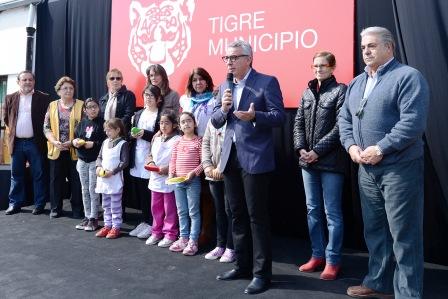 Nueva entrega de lentes a chicos de Tigre