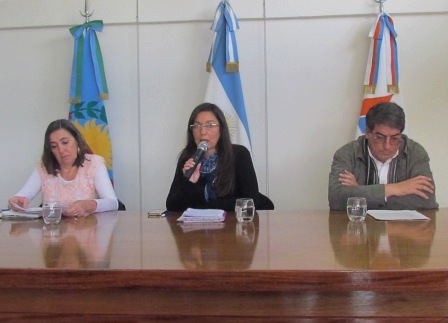 El Consejo Escolar llevó adelante una conferencia de prensa a cargo de su Presidente, Andrea Lucena, quien estuvo acompañada por las demás autoridades. El Consejo Escolar llevó adelante una conferencia de prensa a cargo de su Presidente, Andrea Lucena, quien estuvo acompañada por las demás autoridades.