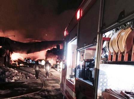 Un incendio de grandes proporciones afecta a un aserradero en Tigre () Un incendio de grandes proporciones afecta a un aserradero en Tigre ()