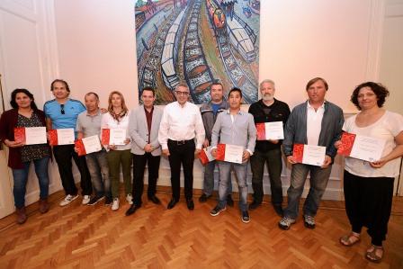 Con la presencia del jefe comunal de Tigre, Julio Zamora se llevó a cabo la entrega de certificados a la sexta tanda de empleados municipales que pasarán a planta permanente Con la presencia del jefe comunal de Tigre, Julio Zamora se llevó a cabo la entrega de certificados a la sexta tanda de empleados municipales que pasarán a planta permanente