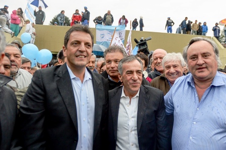Massa al participar del acto inaugural de un túnel bajo nivel en el partido bonaerense de Malvinas Argentinas. Acompañado por el intendente Jesús Cariglino Massa al participar del acto inaugural de un túnel bajo nivel en el partido bonaerense de Malvinas Argentinas. Acompañado por el intendente Jesús Cariglino