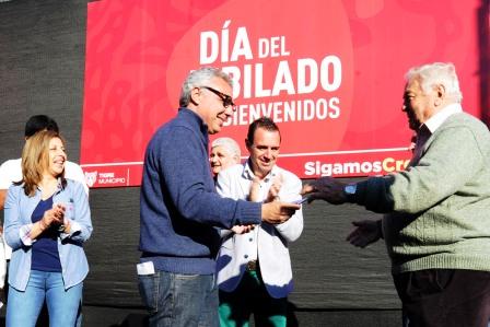Julio Zamora celebró el Día del Jubilado con más de 3000 personas 