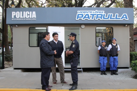 El intendente de Vicente López, Jorge Macri, inauguró el cuarto destacamento de Vicente López Patrulla. Está ubicado en un punto estratégico para brindar más seguridad a la Plaza Vicente Querido sobre la calle Corrientes y la Estación de trenes Olivos del Ferrocarril Mitre. El intendente de Vicente López, Jorge Macri, inauguró el cuarto destacamento de Vicente López Patrulla. Está ubicado en un punto estratégico para brindar más seguridad a la Plaza Vicente Querido sobre la calle Corrientes y la Estación de trenes Olivos del Ferrocarril Mitre.