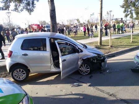 Patrullas Municipales de San Fernando detienen a dos hombres armados tras persecución y choque Patrullas Municipales de San Fernando detienen a dos hombres armados tras persecución y choque