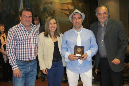 Siguiendo con la temática que impulsa el Honorable Concejo Deliberante de Tigre, de exponer una vez por semana obras de artistas locales, en esta oportunidad estuvieron en la muestra los vecinos María Cristina Villola y Carlos de Viró.
Siguiendo con la temática que impulsa el Honorable Concejo Deliberante de Tigre, de exponer una vez por semana obras de artistas locales, en esta oportunidad estuvieron en la muestra los vecinos María Cristina Villola y Carlos de Viró.
