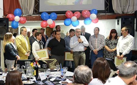 os representantes del área comercial de Rincón de Milberg y vecinos de la zona dieron una cálida bienvenida al Intendente de Tigre os representantes del área comercial de Rincón de Milberg y vecinos de la zona dieron una cálida bienvenida al Intendente de Tigre