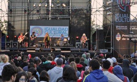 El FPV realizó un Festival Popular en Benavidez junto a Massacre El FPV realizó un Festival Popular en Benavidez junto a Massacre