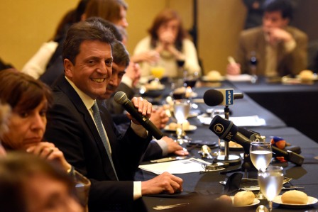Sergio Massa compartió sus propuestas con 57 corresponsales extranjeros: “Proponemos complementariedad internacional y dejar de ser amigo de los malos del mundo” Sergio Massa compartió sus propuestas con 57 corresponsales extranjeros: “Proponemos complementariedad internacional y dejar de ser amigo de los malos del mundo”