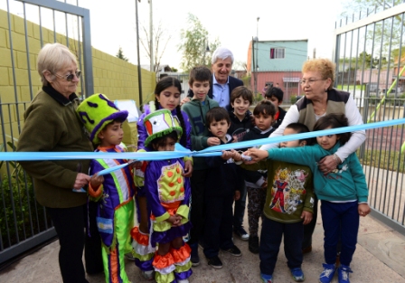 Luis Andreotti inauguró una nueva plazoleta en Villa Hall Luis Andreotti inauguró una nueva plazoleta en Villa Hall