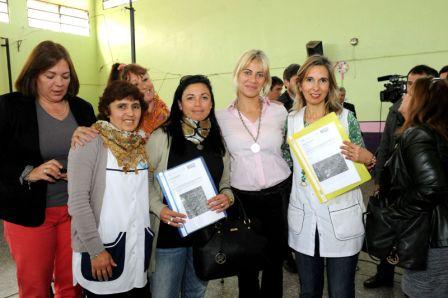 Nora De Lucia, entregó, en la Primaria N° 38 Nora De Lucia, entregó, en la Primaria N° 38