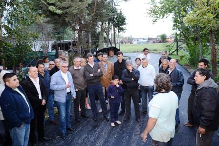 Julio Zamora recorrió nuevos asfaltos en Ricardo Rojas Julio Zamora recorrió nuevos asfaltos en Ricardo Rojas