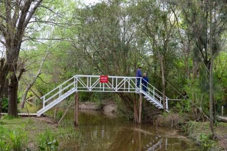 Gracias a la gestión asociada del Municipio de Tigre con la sociedad de fomento Santa Rosa, se inauguró el puente “Hugo del Carril” que une ambos márgenes del arroyo Santa Rosa. Gracias a la gestión asociada del Municipio de Tigre con la sociedad de fomento Santa Rosa, se inauguró el puente “Hugo del Carril” que une ambos márgenes del arroyo Santa Rosa.