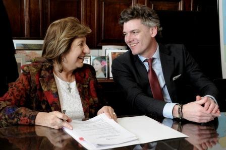 La Procuradora General de la Suprema Corte de Justicia de la Provincia de Buenos Aires, María del Carmen Falbo, y el vicepresidente ejecutivo del Grupo Provincia, Nicolás Scioli La Procuradora General de la Suprema Corte de Justicia de la Provincia de Buenos Aires, María del Carmen Falbo, y el vicepresidente ejecutivo del Grupo Provincia, Nicolás Scioli