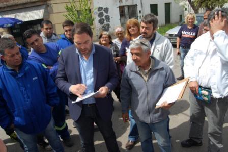 Matías Molle, mantuvo una reunión con los vecinos del Barrio Aviación y autoridades de AySA