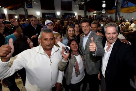 Massa visitó las ciudades de La Plata y Florencio Varela en compañía del candidato a Gobernador Felipe Solá Massa visitó las ciudades de La Plata y Florencio Varela en compañía del candidato a Gobernador Felipe Solá