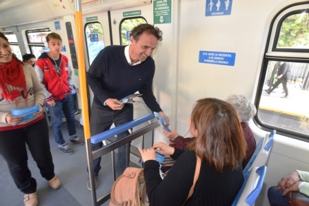 Katopodis recorre estaciones de tren para dialogar con los vecinos Katopodis recorre estaciones de tren para dialogar con los vecinos