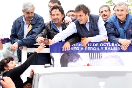Sergio Massa, recorrió en una caravana más de 100 cuadras en la ciudad de San Salvador de Jujuy Sergio Massa, recorrió en una caravana más de 100 cuadras en la ciudad de San Salvador de Jujuy