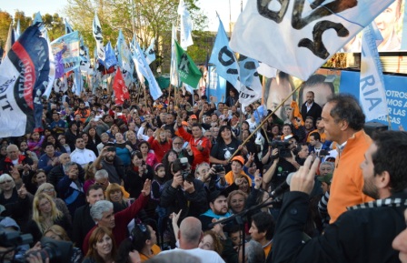 Scioli participó junto a Szpolski en la conmemoración del Día de la Lealtad en Don Torcuato Scioli participó junto a Szpolski en la conmemoración del Día de la Lealtad en Don Torcuato