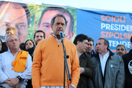 Scioli participó junto a Szpolski en la conmemoración del Día de la Lealtad en Don Torcuato