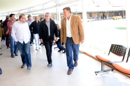 Julio Zamora recorrió la nueva sala de espera de la Estación Fluvial Julio Zamora recorrió la nueva sala de espera de la Estación Fluvial