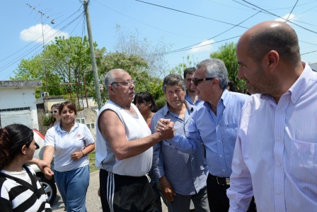 Julio Zamora cerró su campaña con una amplia recorrida por Don Torcuato y un gran apoyo vecinal Julio Zamora cerró su campaña con una amplia recorrida por Don Torcuato y un gran apoyo vecinal