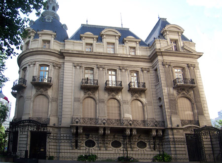 Reforzaron la seguridad en la embajada de Francia en Buenos Aires