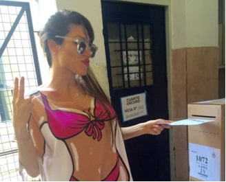 Vicky Xipolitakis volvió a dar la nota en un acto electoral
