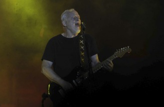 David Gilmour coronó una desordenada noche ante más de 60 mil personas en el hipódromo de San Isidro David Gilmour coronó una desordenada noche ante más de 60 mil personas en el hipódromo de San Isidro