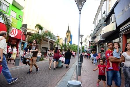 La calle Constitución de San Fernando seguirá como peatonal este jueves 24 La calle Constitución de San Fernando seguirá como peatonal este jueves 24