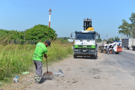 San Fernando limpió parte de la Ruta Provincial N° 197 y pidió por la finalización de las obras del Puente Taurita San Fernando limpió parte de la Ruta Provincial N° 197 y pidió por la finalización de las obras del Puente Taurita