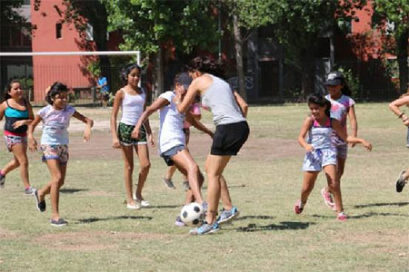 San Isidro: fútbol femenino en las colonias de verano. San Isidro: fútbol femenino en las colonias de verano.