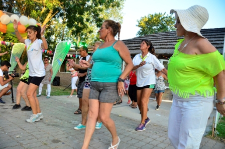 Los abuelos bailan en el Poli N°3 de San Fernando. Los abuelos bailan en el Poli N°3 de San Fernando.