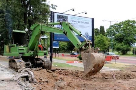 En San Isidro repavimentan la rotonda de av. Santa Fe y Unidad Nacional.