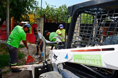 San Fernando realiza profundos trabajos de limpieza en los barrios con su flota municipal.