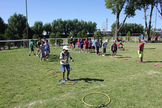 El atletismo gana adeptos en las colonias de verano de San Isidro El atletismo gana adeptos en las colonias de verano de San Isidro
