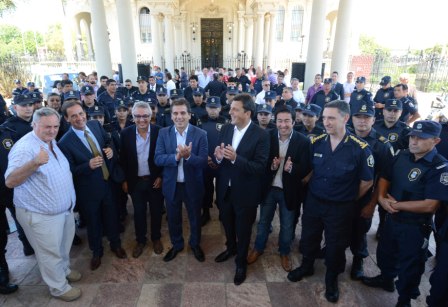 Zamora, Ritondo y Massa entregaron 600 chalecos antibalas a policías de Tigre