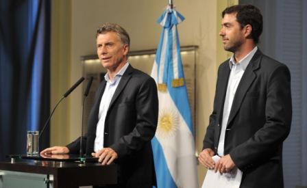 anuncio fue realizado por el presidente Mauricio Macri y el titular de la Administración Nacional de Seguridad Social (ANSeS), Emilio Basavilvaso, durante una breve conferencia de prensa en la Casa Rosada. anuncio fue realizado por el presidente Mauricio Macri y el titular de la Administración Nacional de Seguridad Social (ANSeS), Emilio Basavilvaso, durante una breve conferencia de prensa en la Casa Rosada.