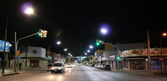 San Isidro mejora la iluminación en Av. Avelino Rolón