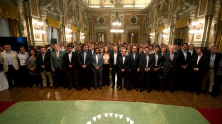 Vidal Junto al presidente Mauricio Macri, con quien encabezó una reunión de gabinete ampliado de la provincia de Buenos Aires Vidal Junto al presidente Mauricio Macri, con quien encabezó una reunión de gabinete ampliado de la provincia de Buenos Aires