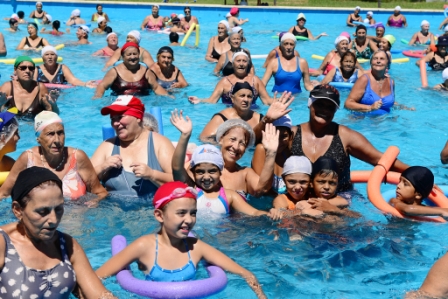 Abuelos disfrutan con sus nietos las Colonias de Tercera Edad en San Fernando Abuelos disfrutan con sus nietos las Colonias de Tercera Edad en San Fernando