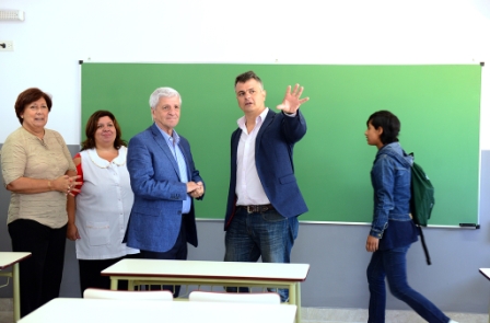 Andreotti inició el Ciclo Lectivo 2016 e inauguró obras en escuelas Andreotti inició el Ciclo Lectivo 2016 e inauguró obras en escuelas