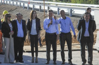 Macri inauguró obras viales en Ruta 8 y prometió “duplicar” las Autovías en todo el país Macri inauguró obras viales en Ruta 8 y prometió “duplicar” las Autovías en todo el país