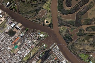 Dos personas murieron al chocar dos lanchas en el Río Luján, a la altura de San Fernando, mientras que un hijo del dirigente de la UCR Federico Storani es intensamente buscado al encontrarse desaparecido. Dos personas murieron al chocar dos lanchas en el Río Luján, a la altura de San Fernando, mientras que un hijo del dirigente de la UCR Federico Storani es intensamente buscado al encontrarse desaparecido.