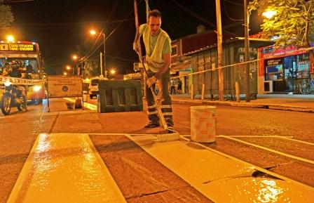 San Fernando renueva la pintura vial en las principales avenidas