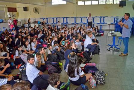 Charla sobre prevención del dengue en el Instituto Winter Garden de San Fernando Charla sobre prevención del dengue en el Instituto Winter Garden de San Fernando