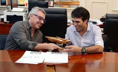 El intendente Julio Zamora firmó un convenio de colaboración con su par del distrito costero, a fin de brindarle asistencia en la implementación de medidas que tuvieron resultados positivos a nivel local. Entre las aplicaciones de la iniciativa se encuentran el respaldo técnico, la implementación de un sistema de calidad turística, espacios abiertos libres de humo y un modelo de señalética.
El intendente Julio Zamora firmó un convenio de colaboración con su par del distrito costero, a fin de brindarle asistencia en la implementación de medidas que tuvieron resultados positivos a nivel local. Entre las aplicaciones de la iniciativa se encuentran el respaldo técnico, la implementación de un sistema de calidad turística, espacios abiertos libres de humo y un modelo de señalética.