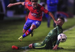 Tigre reaccionó a tiempo y le ganó 2 a 0 a Sarmiento en Victoria Tigre reaccionó a tiempo y le ganó 2 a 0 a Sarmiento en Victoria